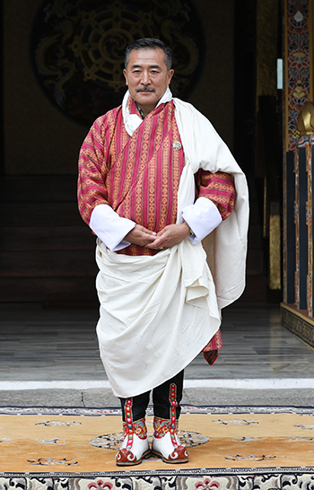 His Majesty The King Grants Dhar To New Dzongdas And Cabinet