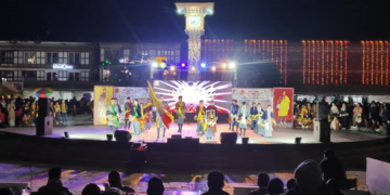 ཐིམ་ཕུག་ ཆུ་ཚོད་འཁོར་ལོ་ཀ་ཆེན་གྱི་ས་སྒོ་ནང་ ཚེ་བཅུ་གི་འགྲེམ་སྟོན་ལས་རིམ་ཅིག་ འགོ་འདྲེན་འཐབ་ཡོདཔ།