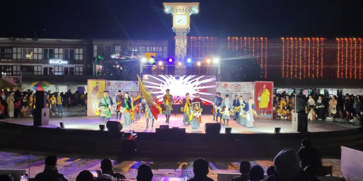 ཐིམ་ཕུག་ ཆུ་ཚོད་འཁོར་ལོ་ཀ་ཆེན་གྱི་ས་སྒོ་ནང་ ཚེ་བཅུ་གི་འགྲེམ་སྟོན་ལས་རིམ་ཅིག་ འགོ་འདྲེན་འཐབ་ཡོདཔ།