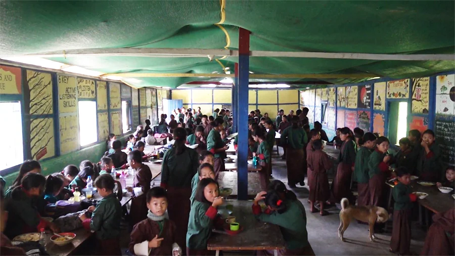 བཀྲ་ཤིས་ཐང་འབྲིང་རིམ་སློབ་གྲྭ་བར་མའི་ནང་ གཞི་རྟེན་མཐུན་རྐྱེན་མ་ལང་པའི་དཀའ་ངལ་ཡོདཔ།