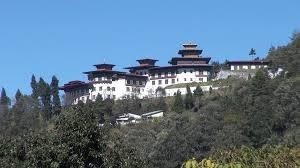 ཆུ་ཁ་རྫོང་ཁག་ནང་ཡོད་པའི་ གདུང་ན་ལྷ་ཁང་འདི་ ཉམས་གསོ་ཞུ་རན་ཏེ་ཡོདཔ།