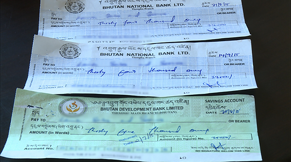 Conman issues fake cheques