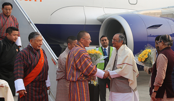 PM arrives in Kolkata