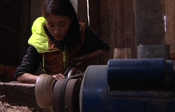 Women take up lacquering in Trashi Yangtse