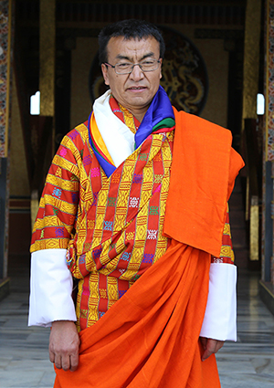 His Majesty confers Dakyen to new economic affairs minister-