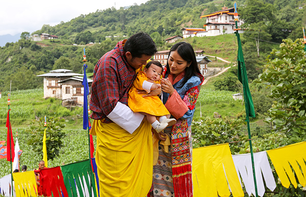 Their Majesties visit Dungkhar with HRH Gyalsey
