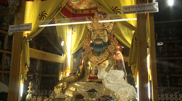 His Holiness consecrate Zhabdrung Ngawang Namgyel’s statue