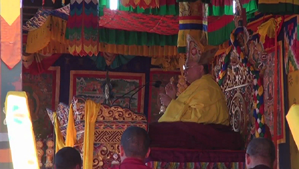 thousands-receive-tshewang-from-his-holiness