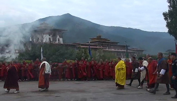his-holiness-arrives-in-punakha