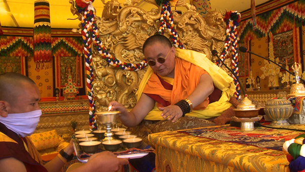 his-holiness-performs-special-prayers-for-thailands-late-king