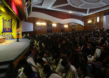 His Majesty visits Gaeddu College of Business Studies