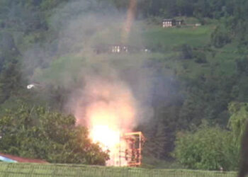 Big fire breaks out after short circuit in Monggar