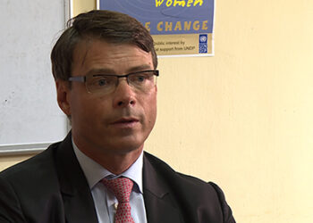 Australian government cuts down scholarships intake