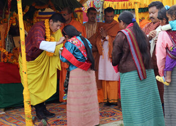 His Majesty celebrates Dashain with the people of Loggchina