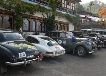 19 vintage cars in the country