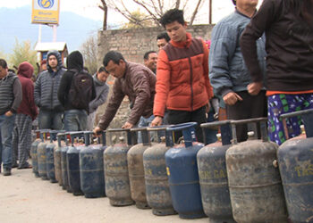 Queuing up for cylinder