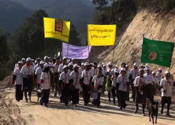 Students walk 70 kilometres as a tribute