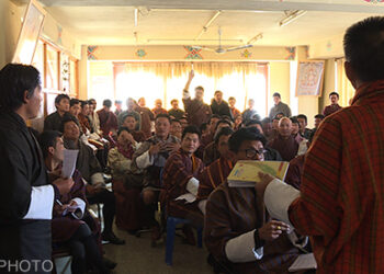 Mandatory guides for regional tourists, tour guides suggest