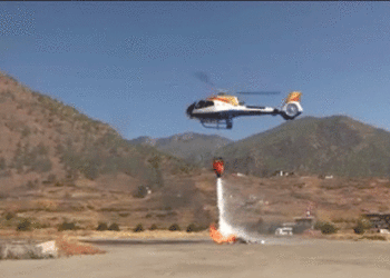 Helicopter equipped to fight fire