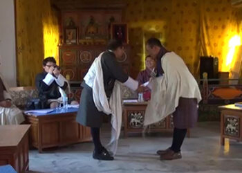 Two Phuentshogling Thrompon contenders begin campaign