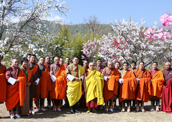 PM offers Tashi Khadhar to His Majesty