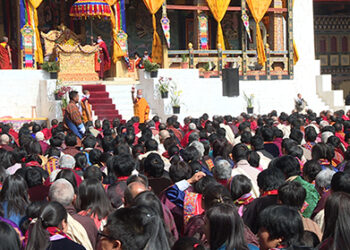 Thousands receive blessings from His Holiness