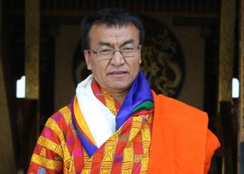 His Majesty confers Dakyen to new economic affairs minister