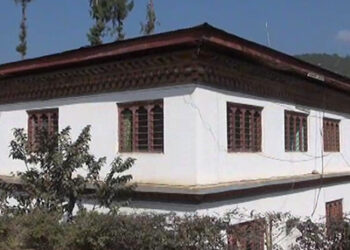 Six arrested for allegedly possessing narcotic drugs