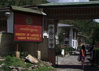Labour ministry cuts the number to send jobseekers abroad by half
