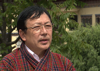 Relax evaluation guideline to include graduates, say contractors