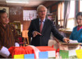 Netherlands Alumni Association donates 300 books