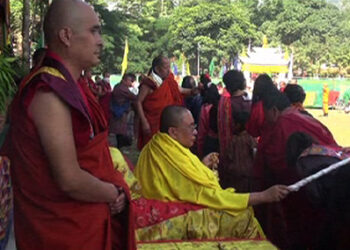 His Holiness conducts Tshewang