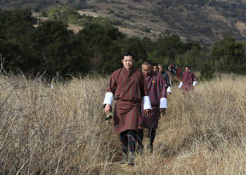 His Majesty offers prayers at Taphey Goenpa