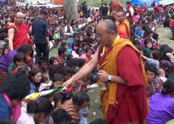 Thousands receive blessing from Sungtruel Rinpoche