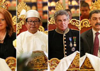 Ambassadors present credentials