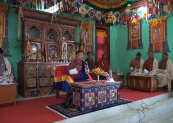 OL and people of Tseza Gewog discuss about Peling-Kamichu bypass