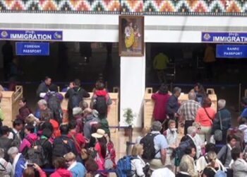 8 immigration officials charged for alleged embezzlement