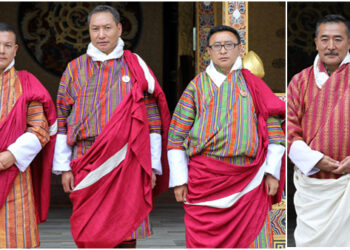 His Majesty The King grants Dhar to new Dzongdas and Cabinet Secretary