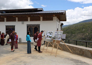 His Majesty The King visits Goensho Tshamkhang in Wangsisina