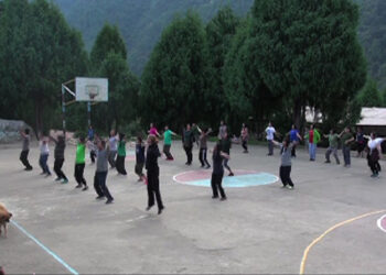 Aerobic dance for students attracts parents as well