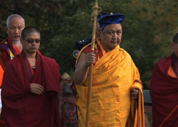 Central Monastic Body leaves for winter residence in Punakha