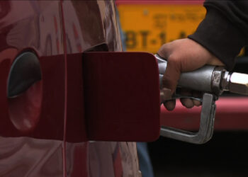 Fuel prices drop, petrol is now cheaper than diesel