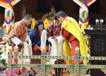 His Majesty The King awards Nga Dha Pal Gyi Khorlo to His Holiness