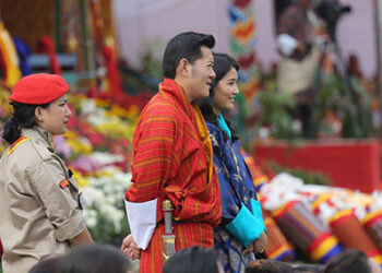 His Majesty The King warns of dangers from complacency and indifference of public servants