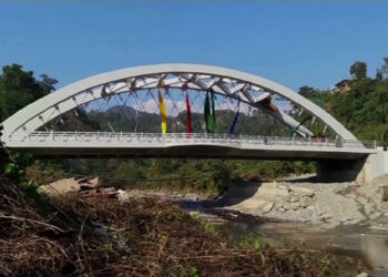 His Holiness consecrates bridge in Samdrup Jongkhar