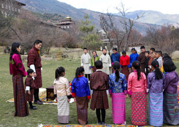 Children recite Lolay at Lingkana Palace
