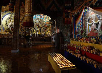PM along with head of armed forces offer their respects before kuphung of Yab Dasho Ugyen Dorji