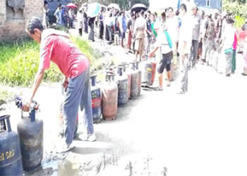 Crowding for LPG cylinders in Gelegphu