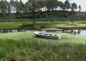 The drying lake in Samtengang