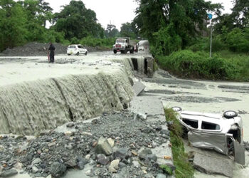 Car washed away in Gelegphu